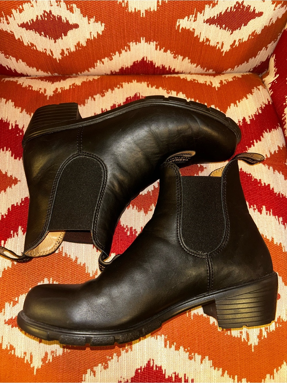 Blundstone Black Leather Heeled Chelsea Boots